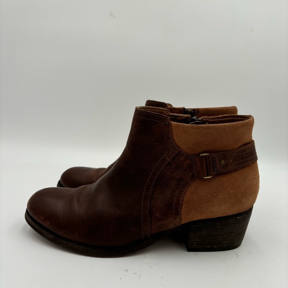 Clarks Women’s 8 Brown Leather Maypearl Lilac Ankle Side Zip Boots